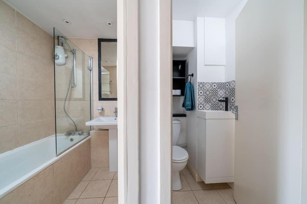 Bright Spacious 2 Bedroom Flat In Zone One * Londres