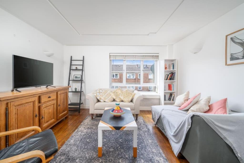Bright Spacious 2 Bedroom Flat In Zone One Londres