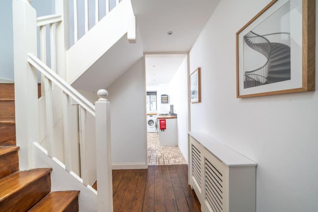 Bright Spacious 2 Bedroom Flat In Zone One * Londres