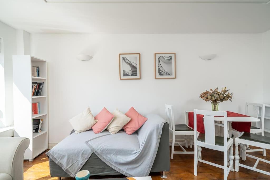 Bright Spacious 2 Bedroom Flat In Zone One Londres