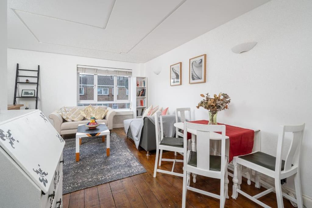 Bright Spacious 2 Bedroom Flat In Zone One