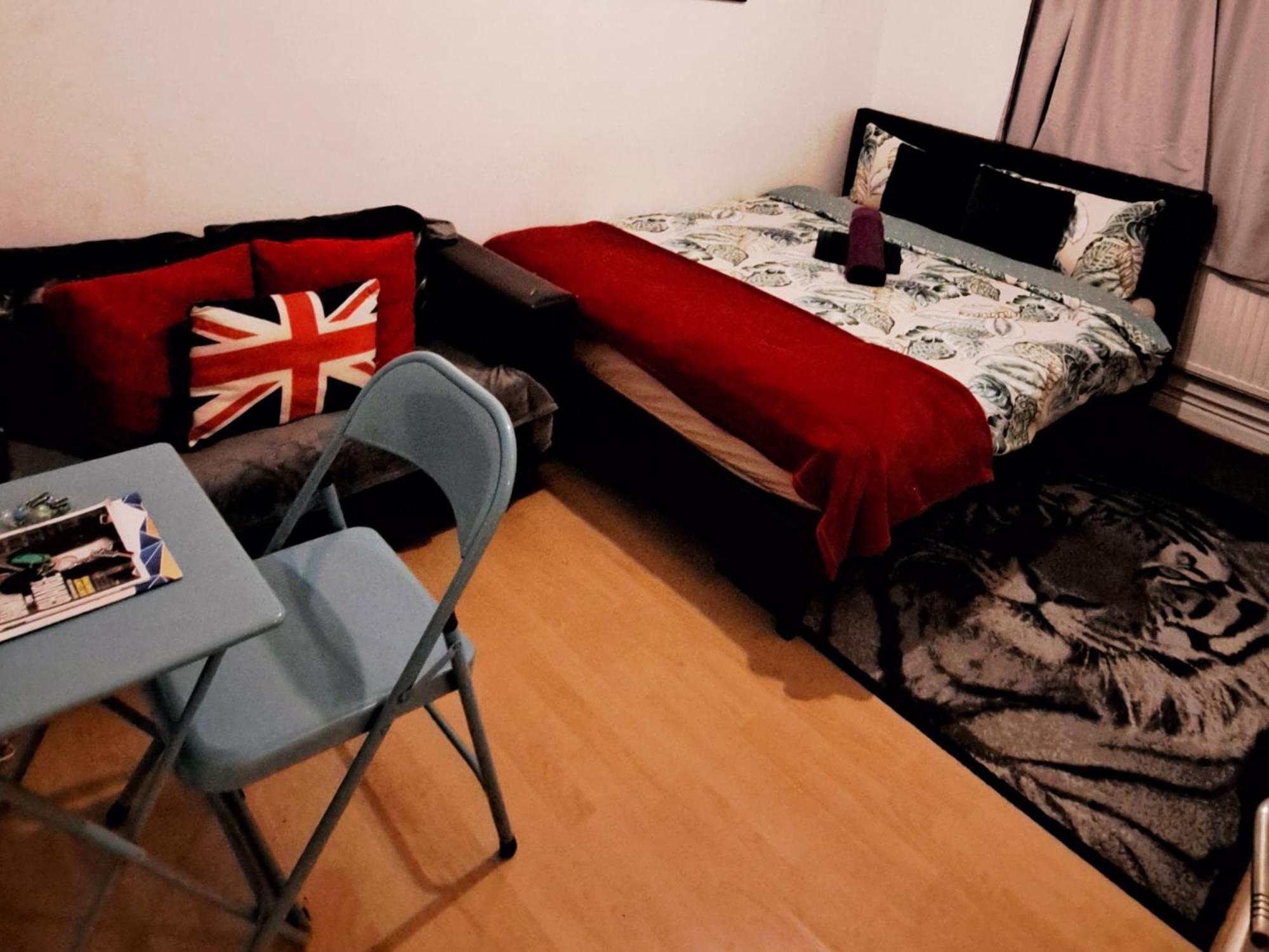 Merciful King Room, In Zone 2-3 * London