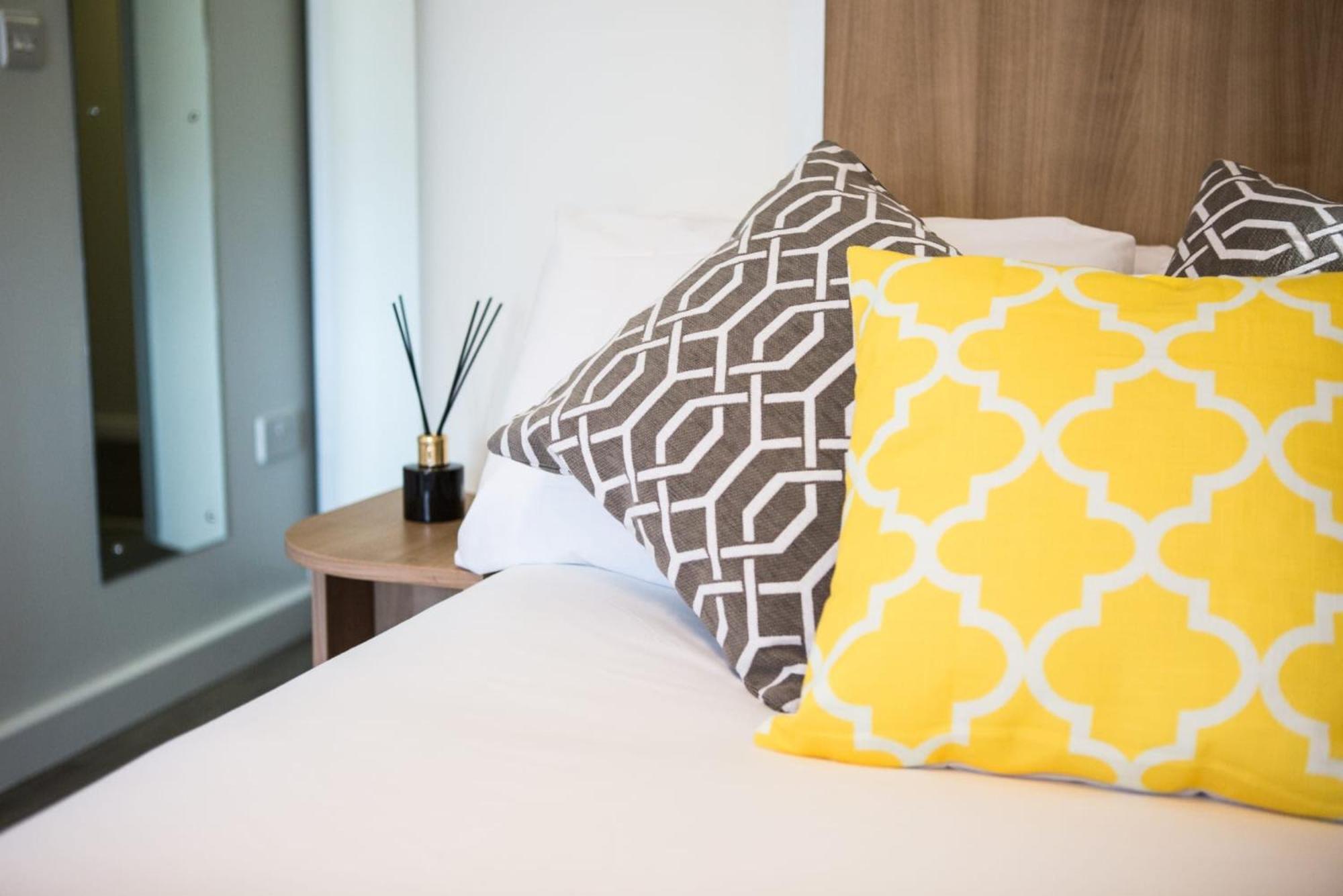 Chic And At Chapter South Bank In Apartment London