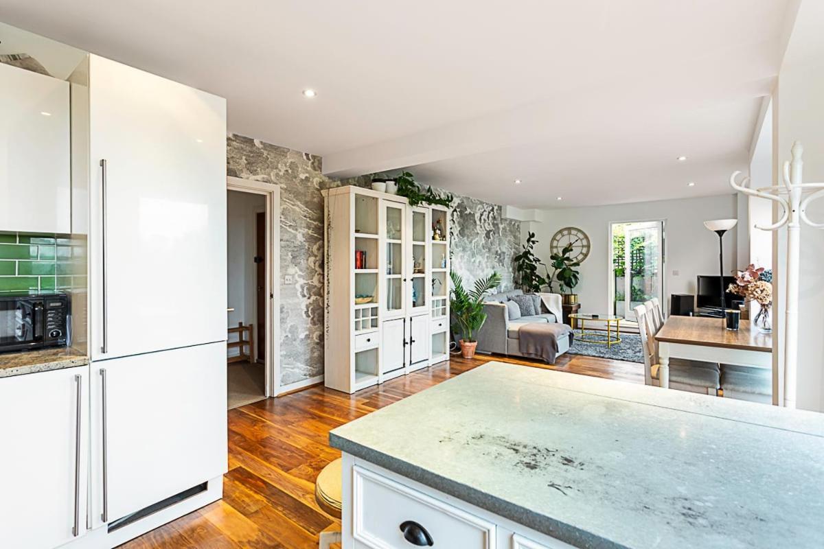 3 Bed Luxury Penthouse In Shoreditch * Londen