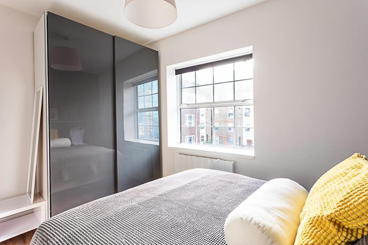 Cosy Spitalfields Hideaway Apartment