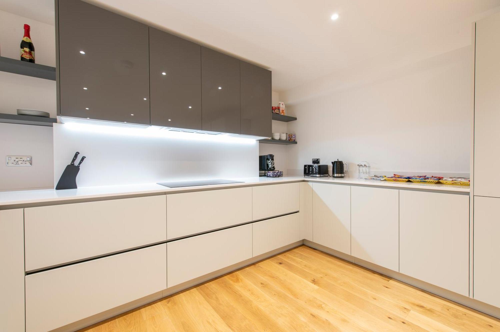 Exquisite 3br Duplex Period Conversion, Air-con & Amenities