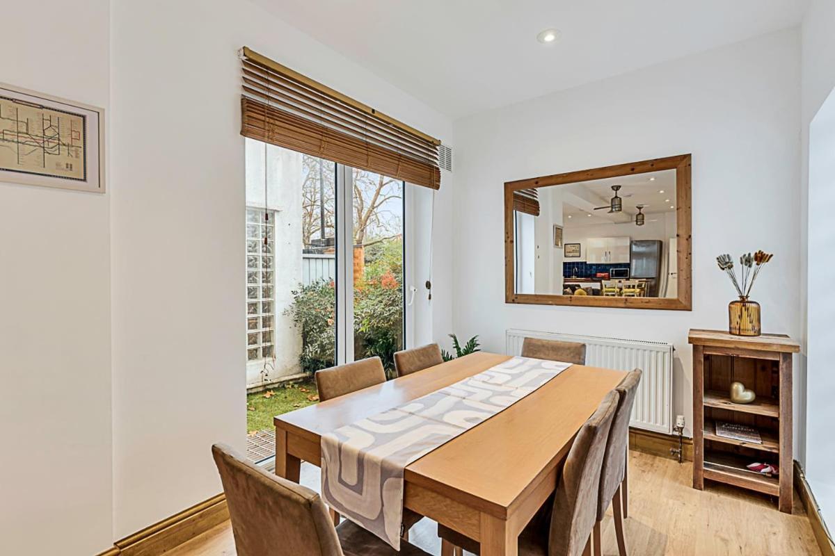 Modern Comfort Two Bedroom Gem On The Rye *