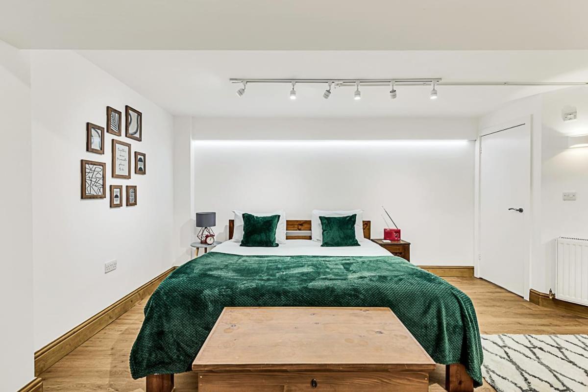 Modern Comfort Two Bedroom Gem On The Rye Londres