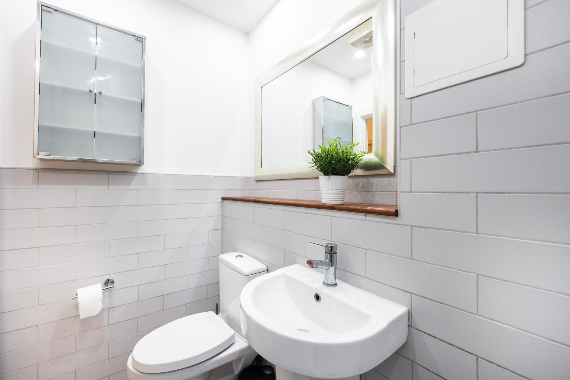 Cozy Haven - Bright 2br Apartment, Next To Major Station Londres