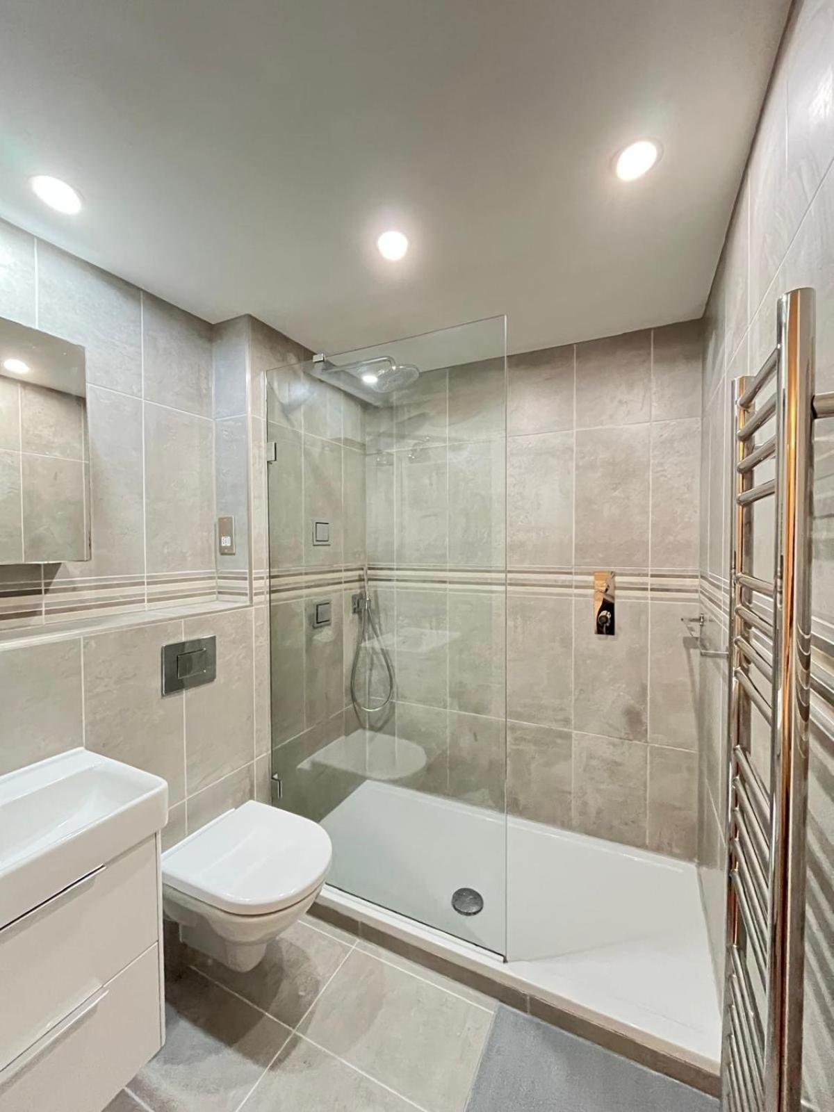 Luxury Riverside Retreat With Bath Jacuzzi Londres