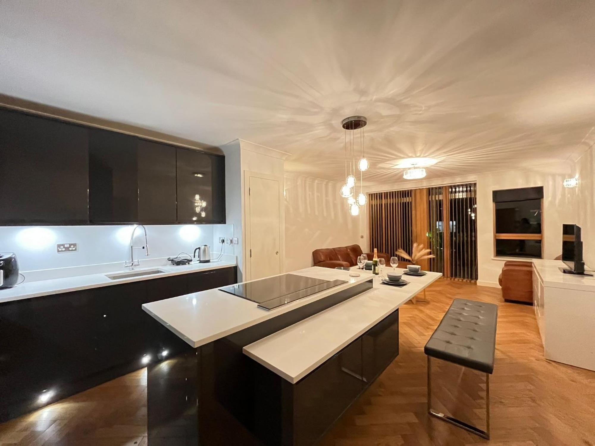 Apartamento Luxury Riverside Retreat With Bath Jacuzzi *