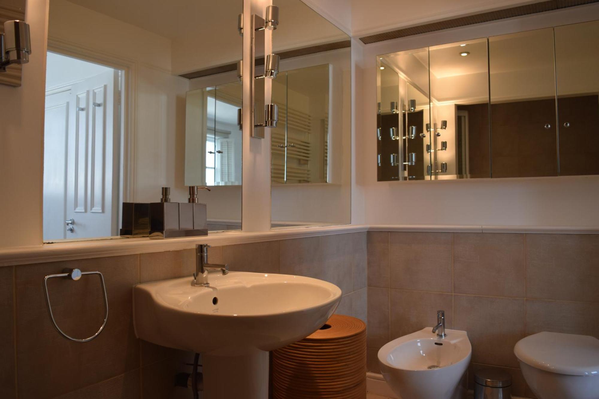 Prime Notting Hill, Luxurious 2 Beds, Roof Terrace Londres