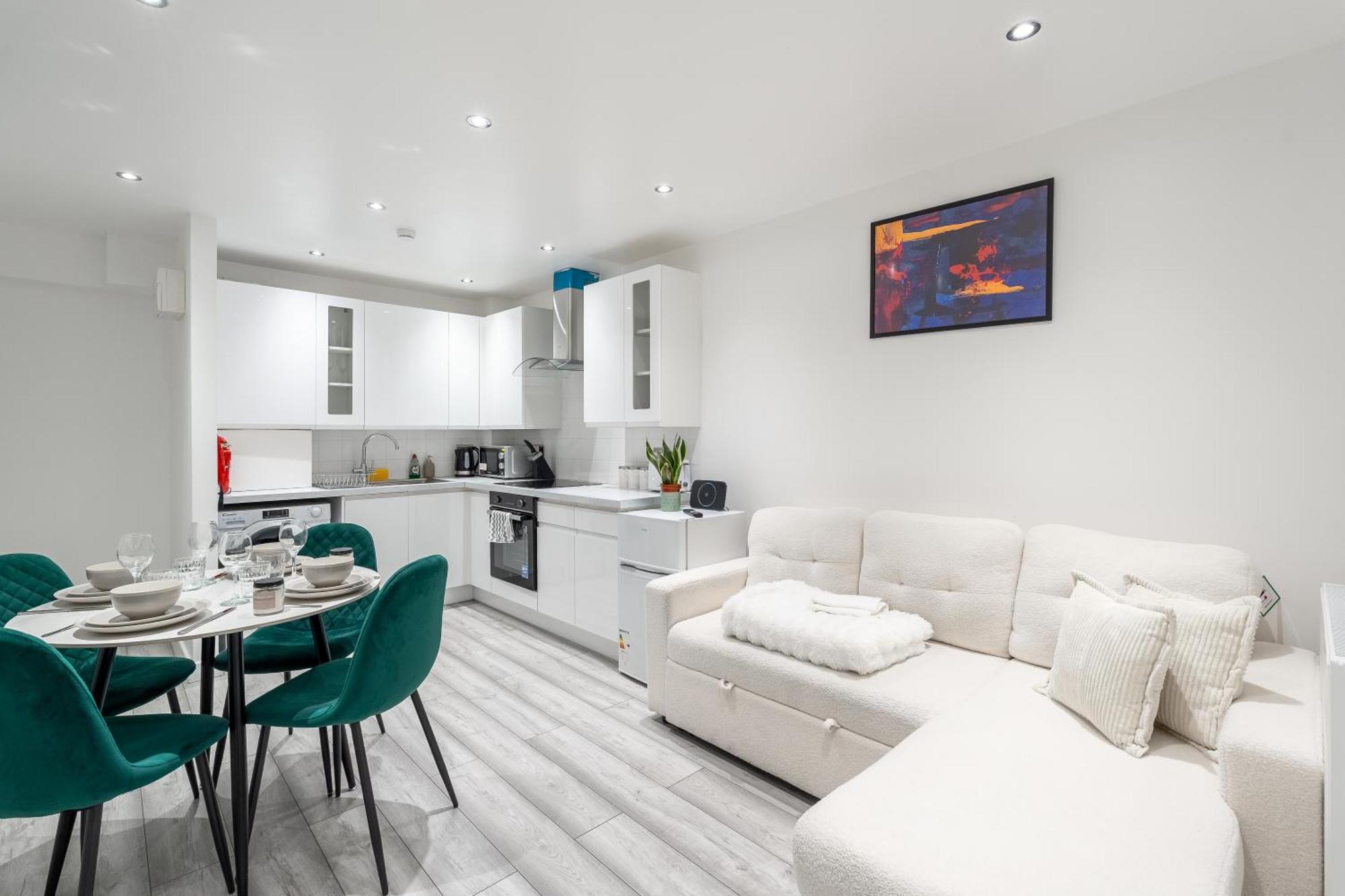 Beautiful Flat Near - Entire Flat - Equipped Kitchen - Private Bathroom