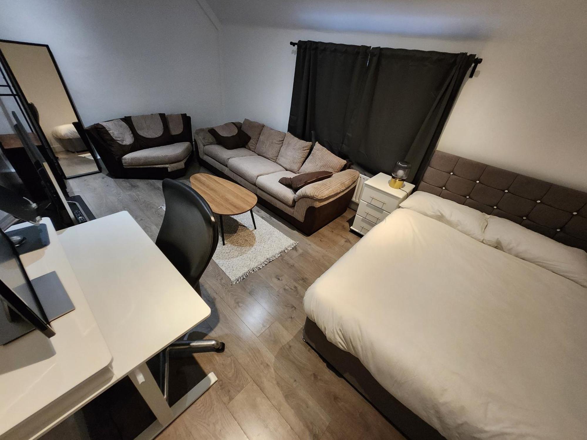 Flat With Work Station, Monitor, Smart Tv & Netflix Appartement *