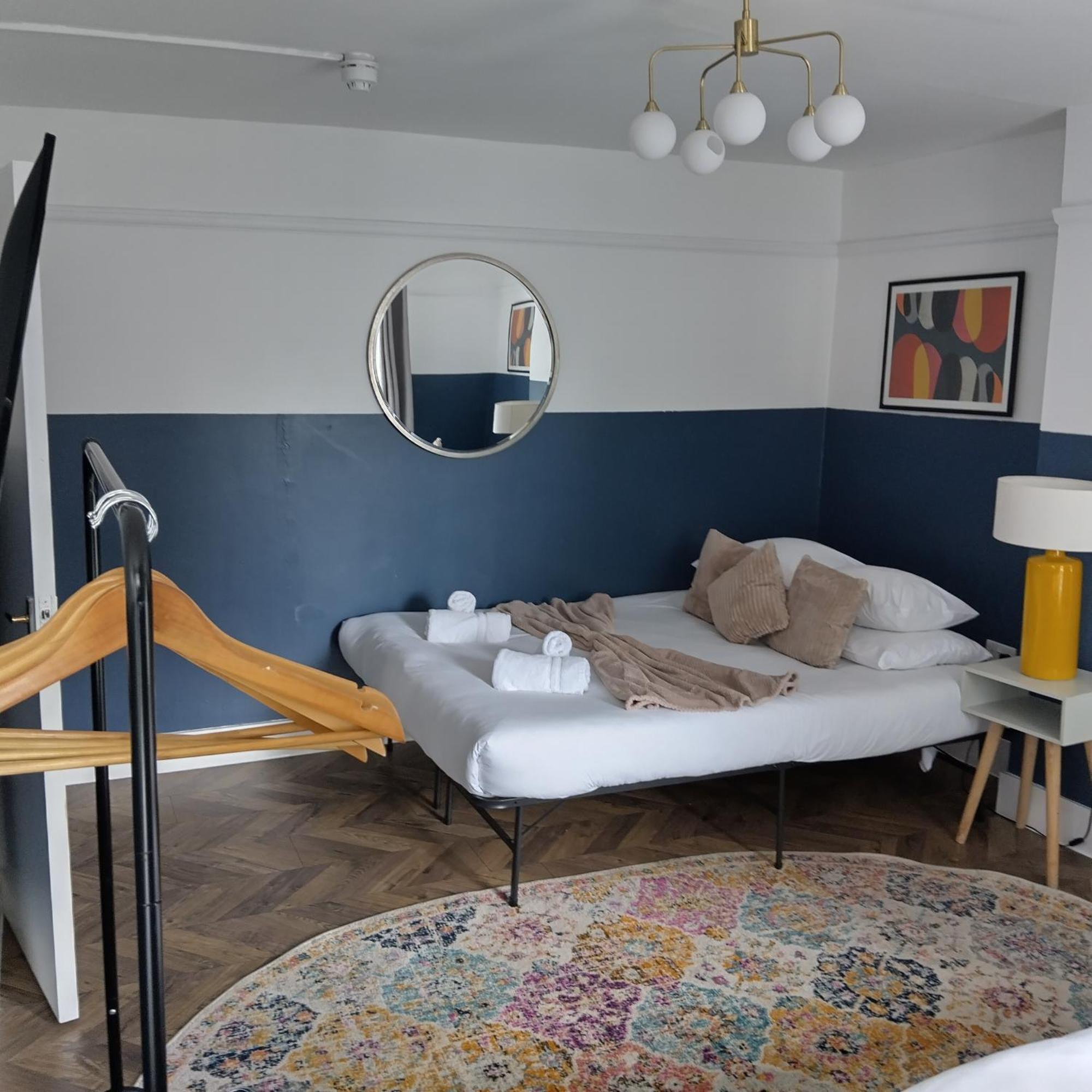 Spacious 5-bedroom, 4-bathroom In Central Zone 1 Appartement