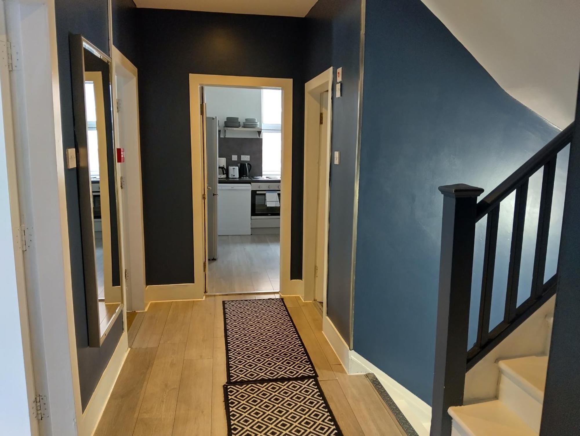 Spacious 5-bedroom, 4-bathroom In Central Zone 1 Appartement *