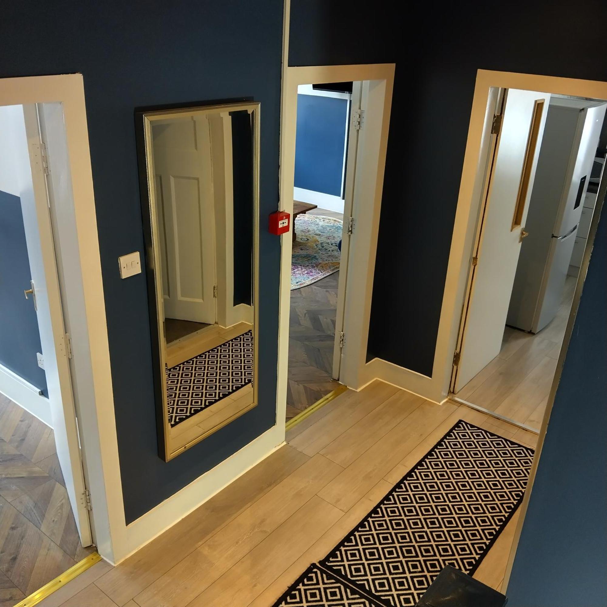 Spacious 5-bedroom, 4-bathroom In Central Zone 1 Appartement *