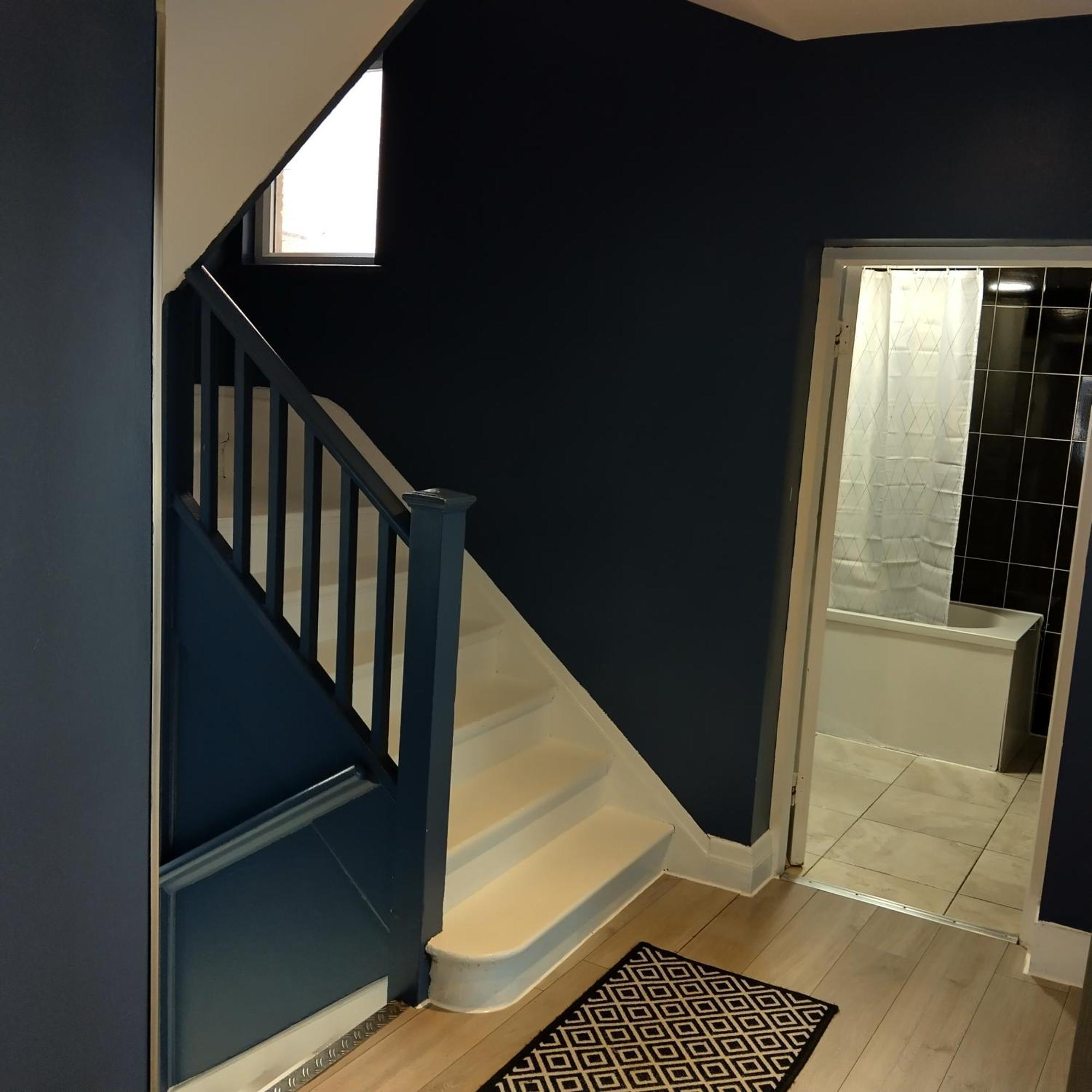 Spacious 5-bedroom, 4-bathroom In Central Zone 1 Appartement *