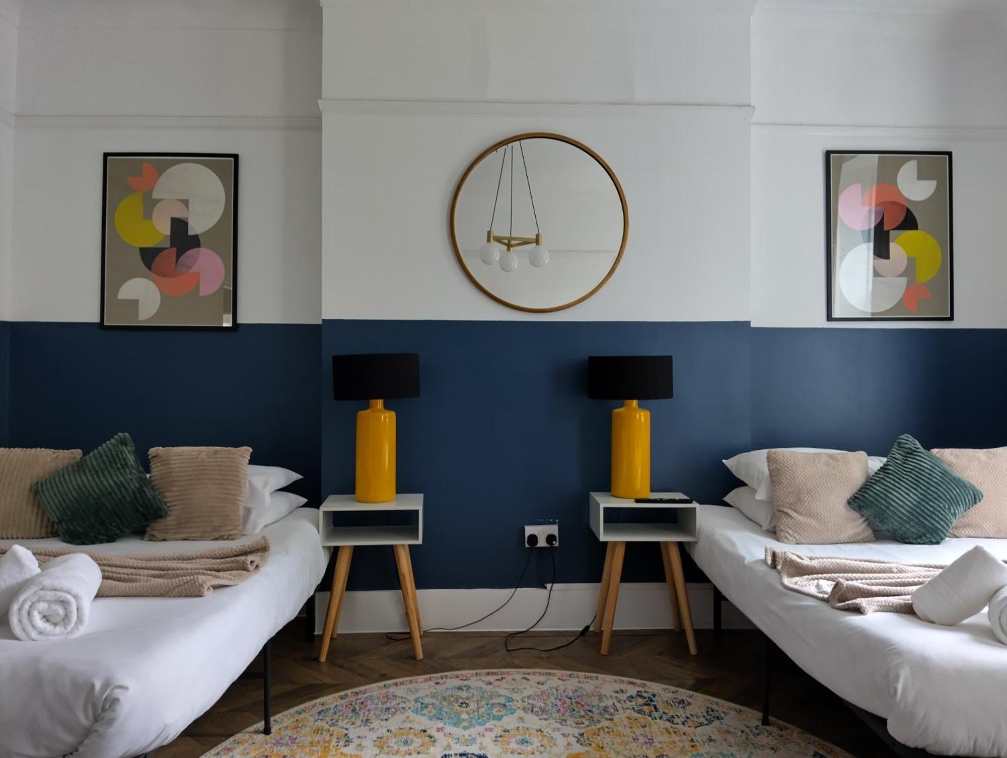 Spacious 5-bedroom, 4-bathroom In Central Zone 1 Appartement