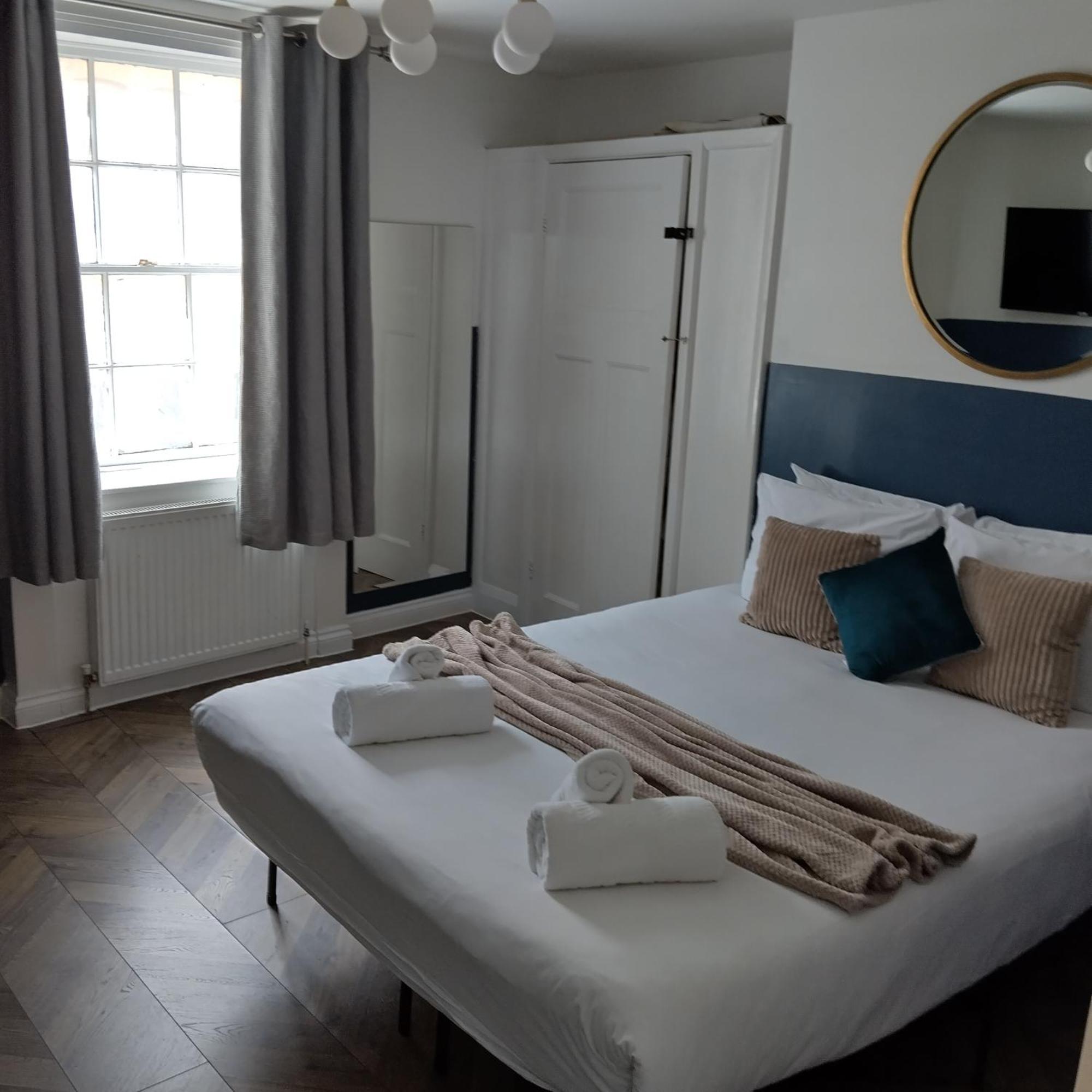Spacious 5-bedroom, 4-bathroom In Central Zone 1 Appartement