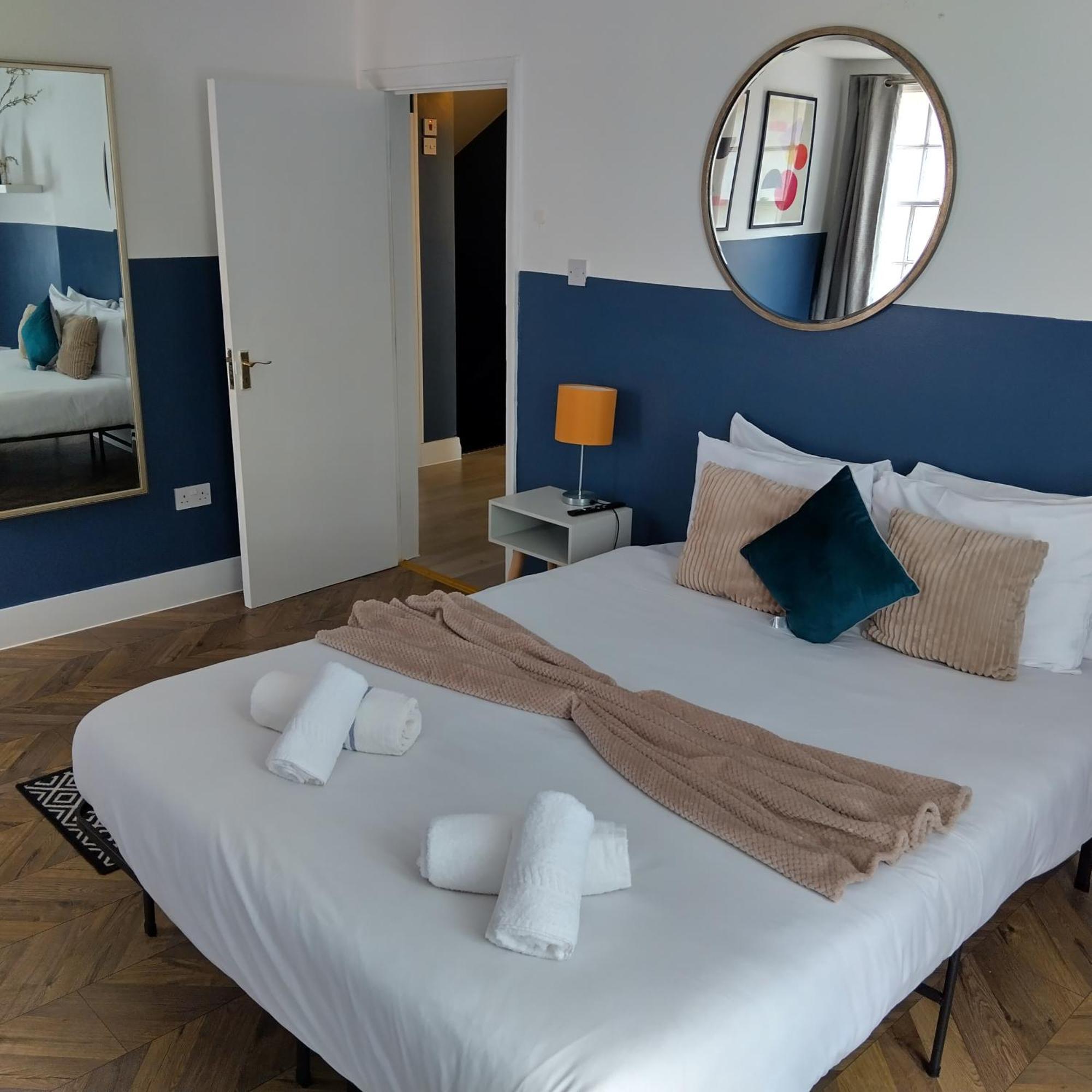 Spacious 5-bedroom, 4-bathroom In Central Zone 1 Appartement