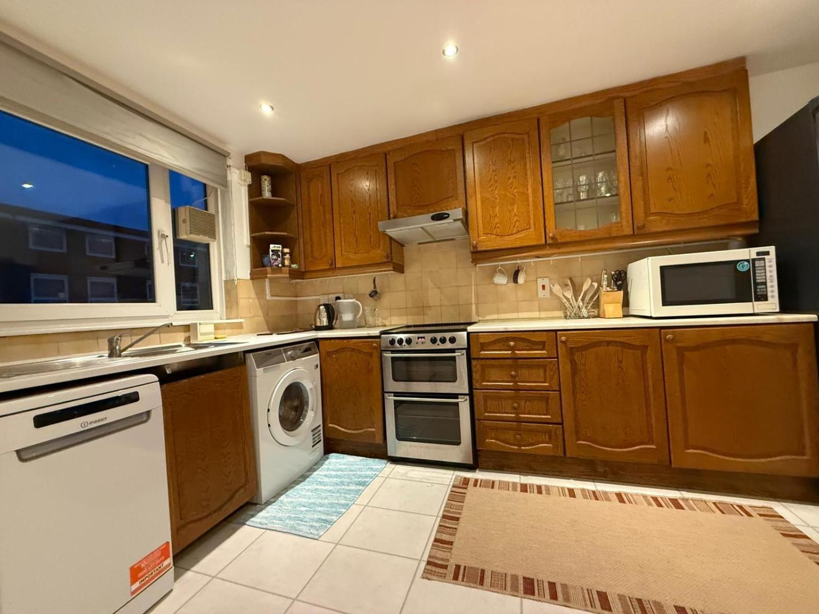 3bed Only 3 Stops To Centre * Londres