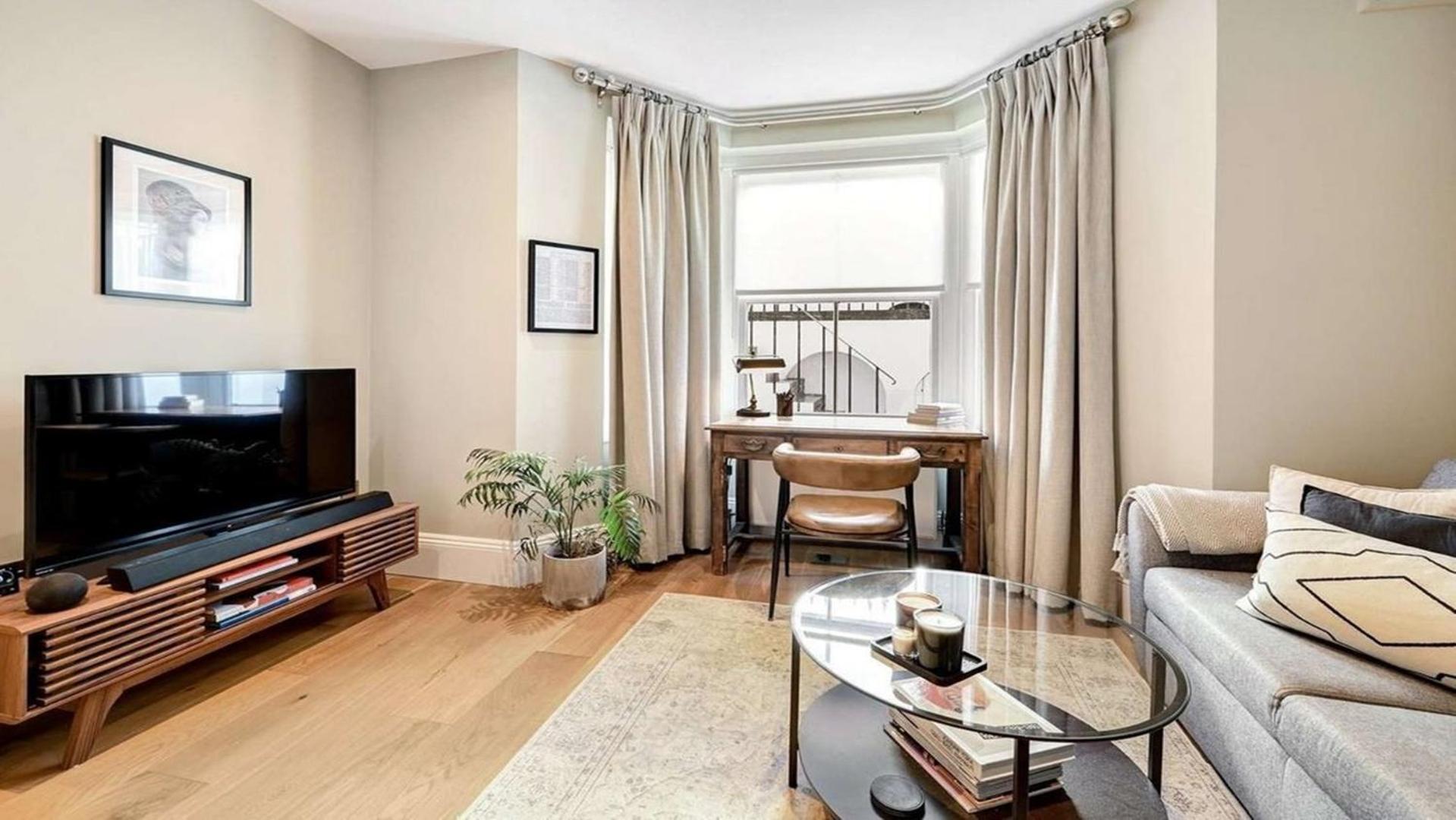 Spacious And Bright 4 Bedroom Flat *