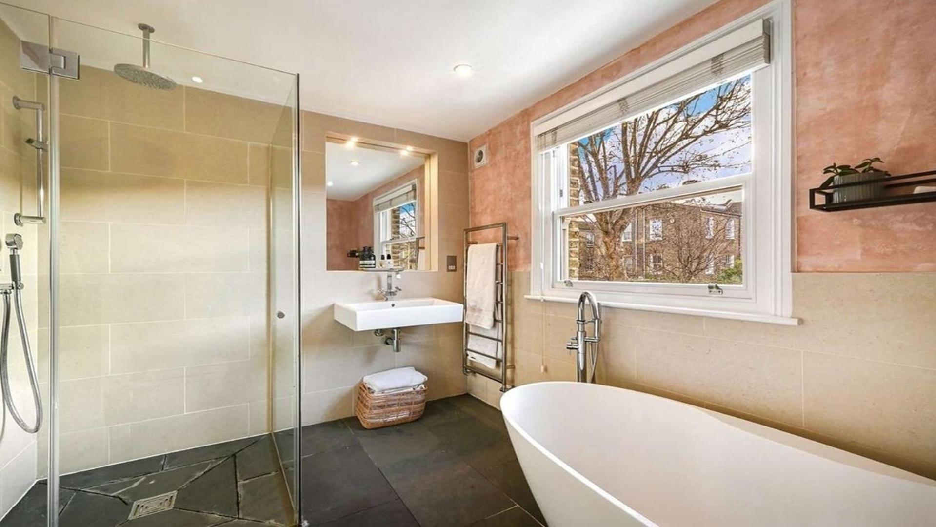 Spacious And Bright 4 Bedroom Flat Appartement *