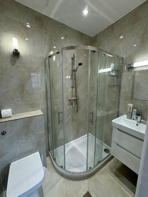 Stylish 2-bedroom Duplex Sleeps 6 Londres