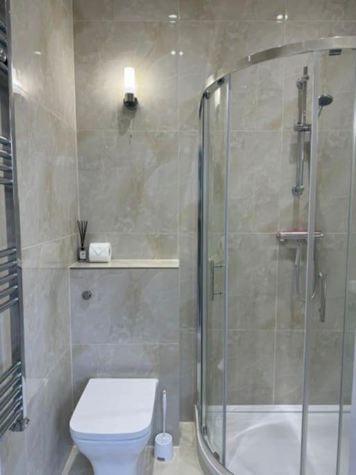 Stylish 2-bedroom Duplex Sleeps 6 Londres