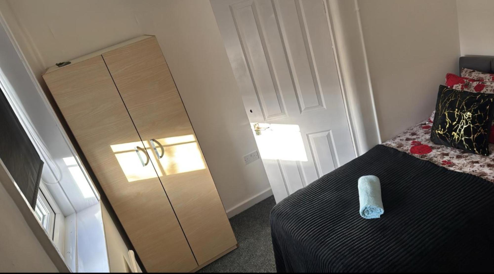 House Near Greenwich, Free Parking, Free Wifi *