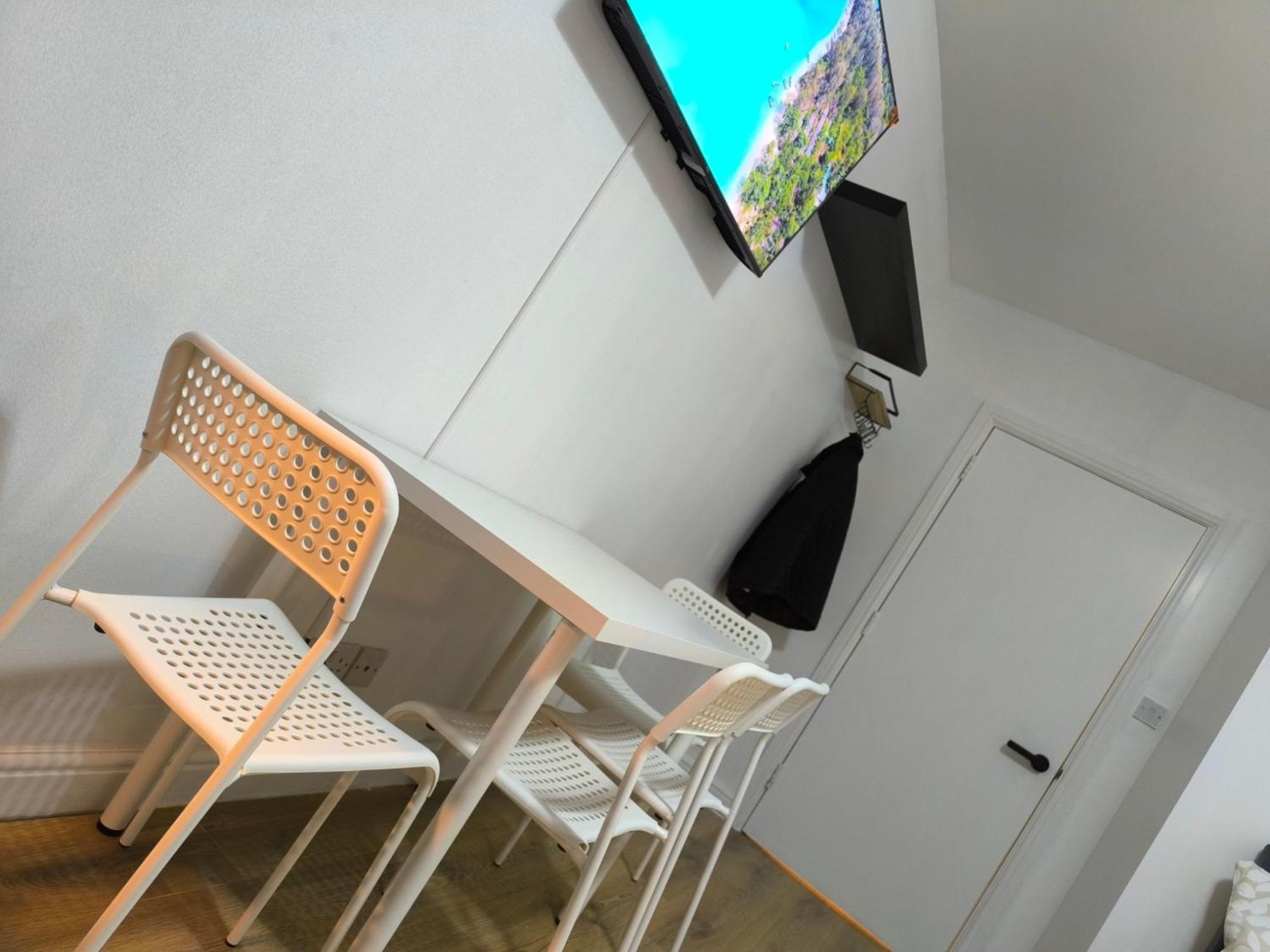 4 Person 3min From South Wimbeldon Tube Station Room2
