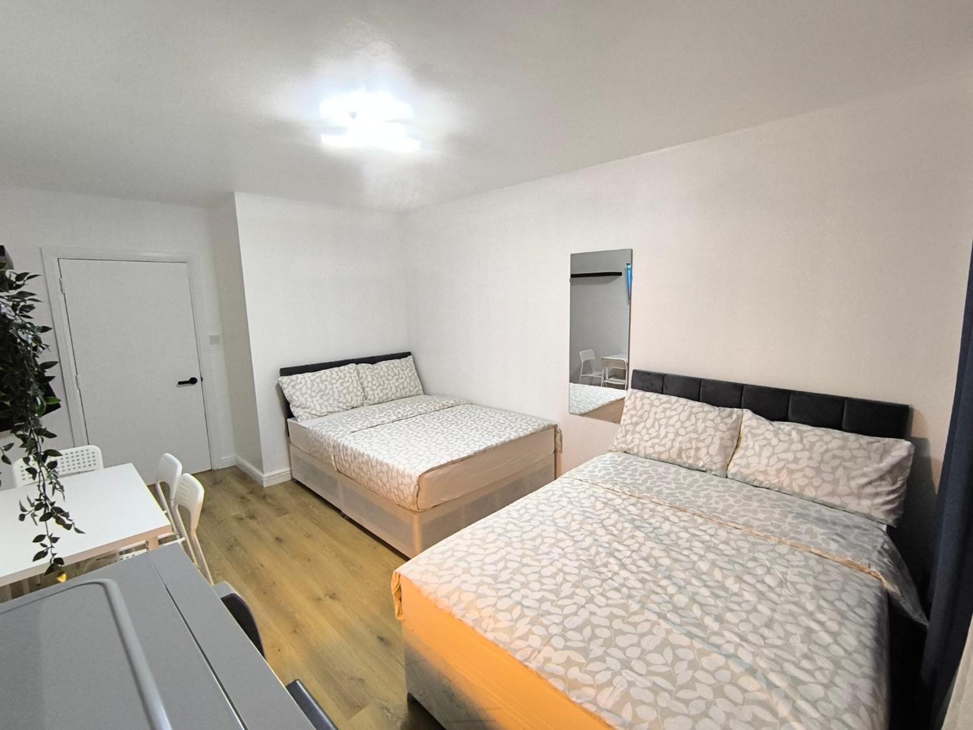 4 Person 3min From South Wimbeldon Tube Station Room2 *