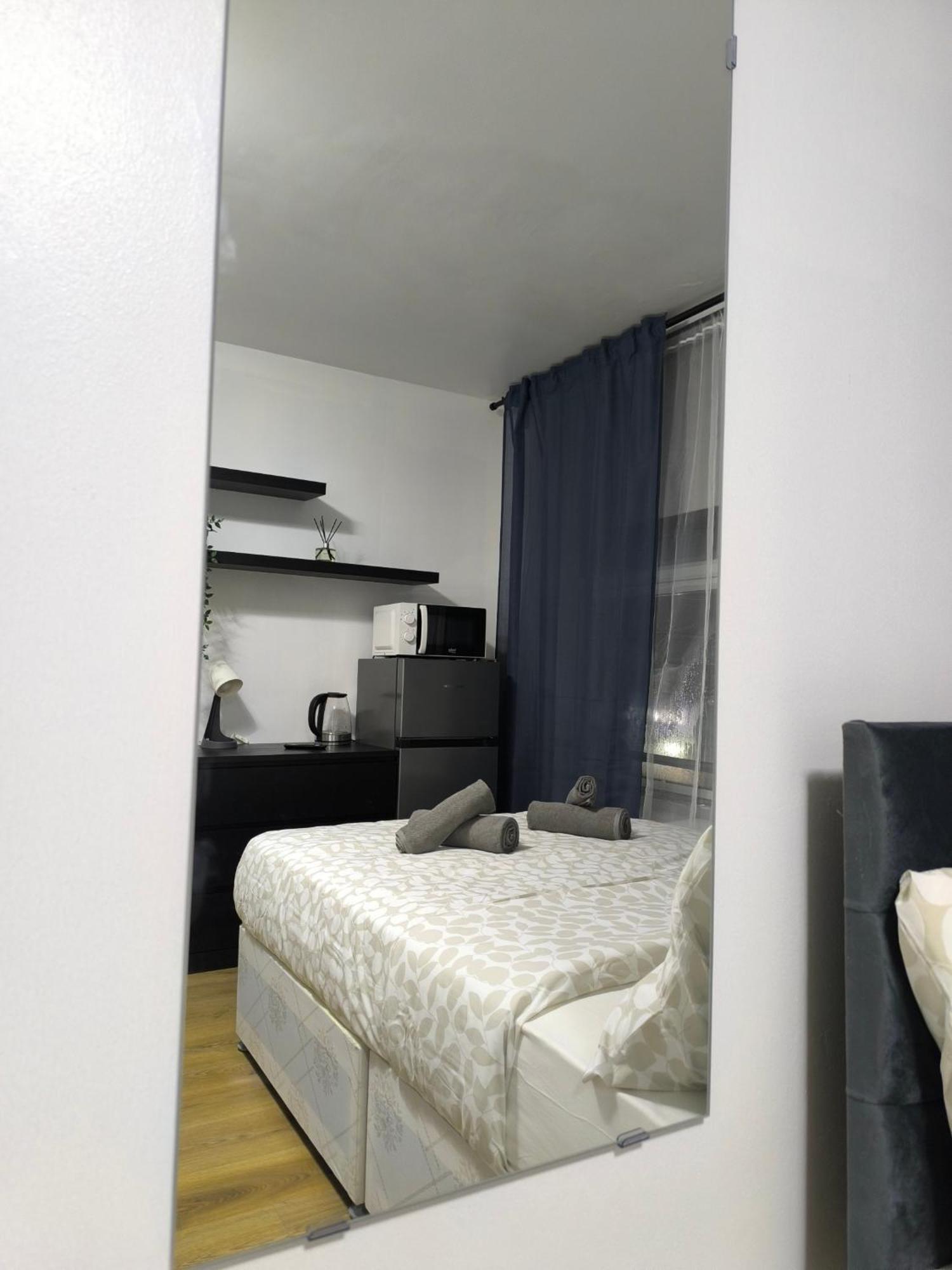 4 Person 3min From South Wimbeldon Tube Station Room2 *