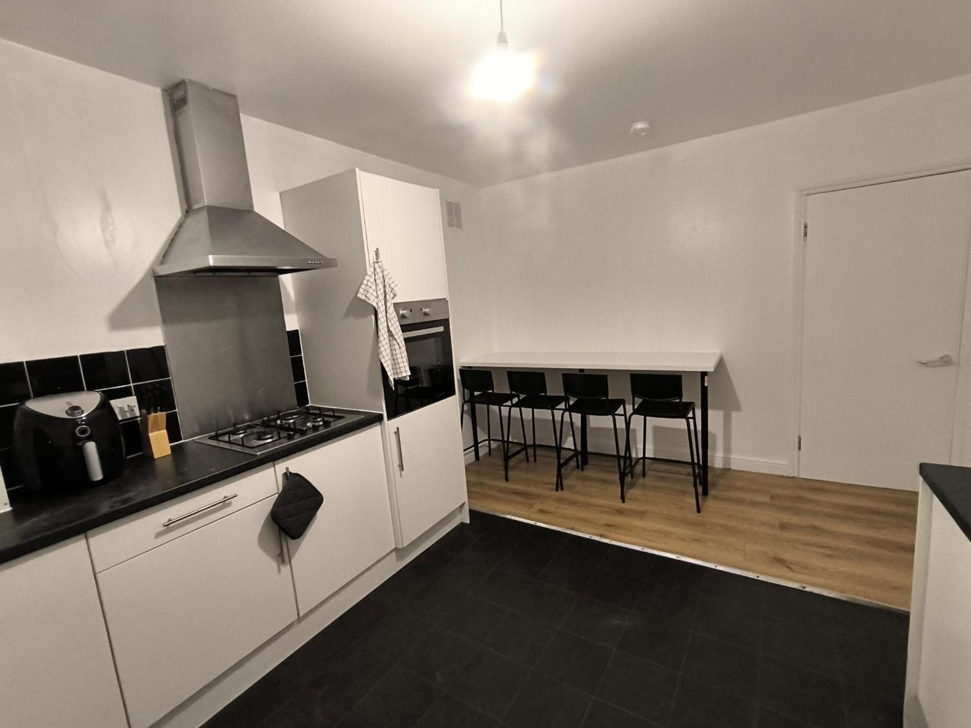 4 Person 3min From South Wimbeldon Tube Station Room2