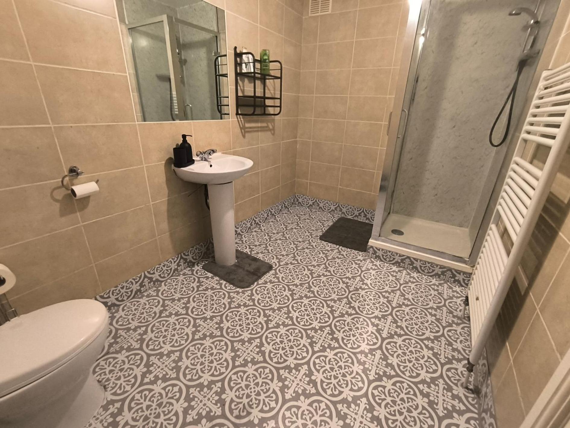 4 Person 3min From South Wimbeldon Tube Station Room2 *