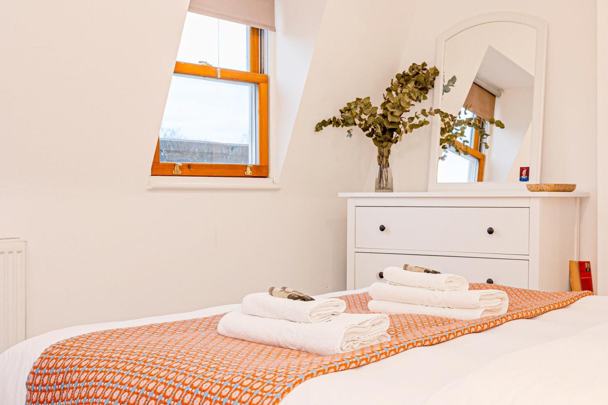 Hébergement de vacances 3br Flat W Garden In West Kensington, 4min Tube Station Londres