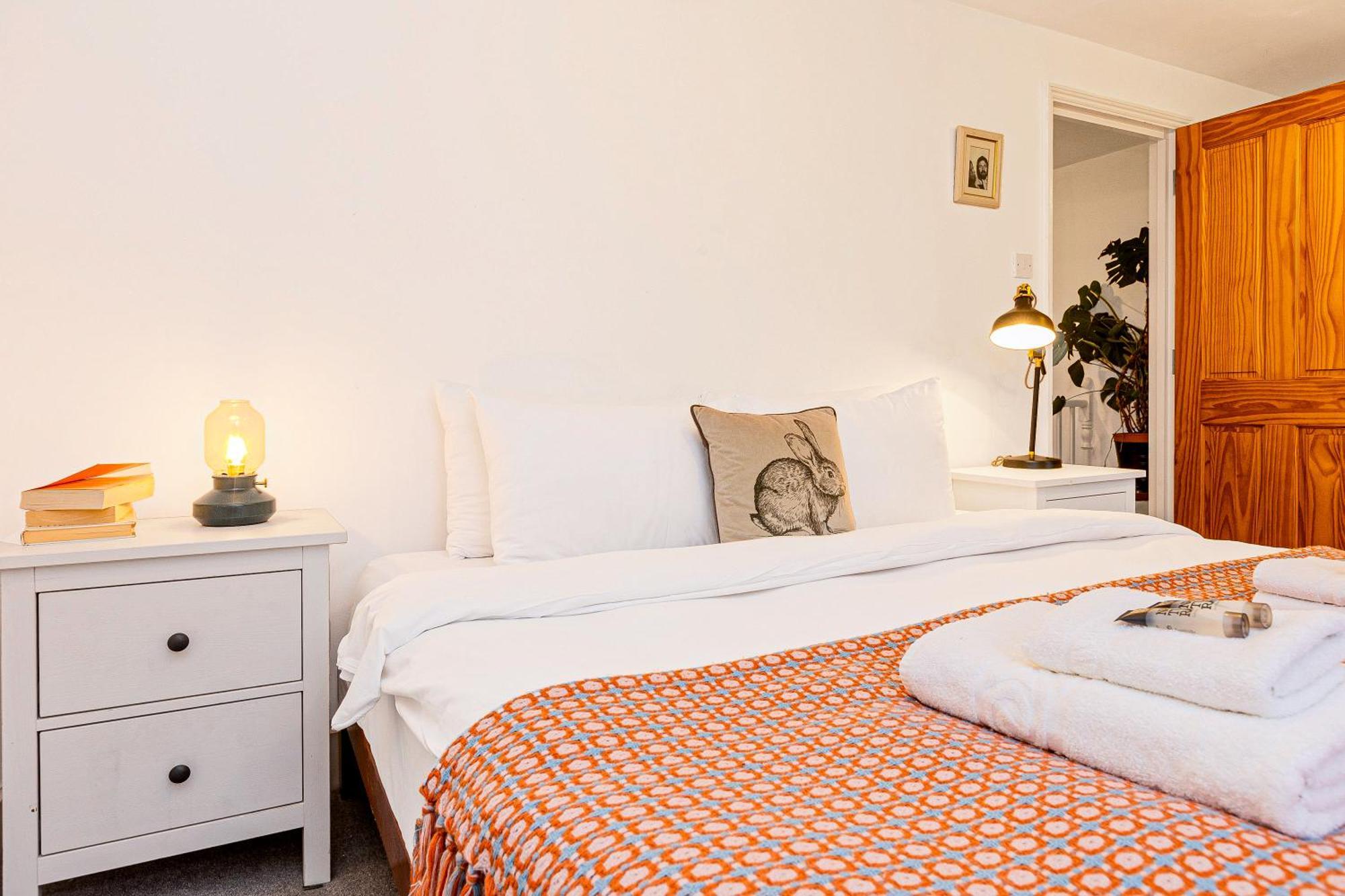 Hébergement de vacances 3br Flat W Garden In West Kensington, 4min Tube Station