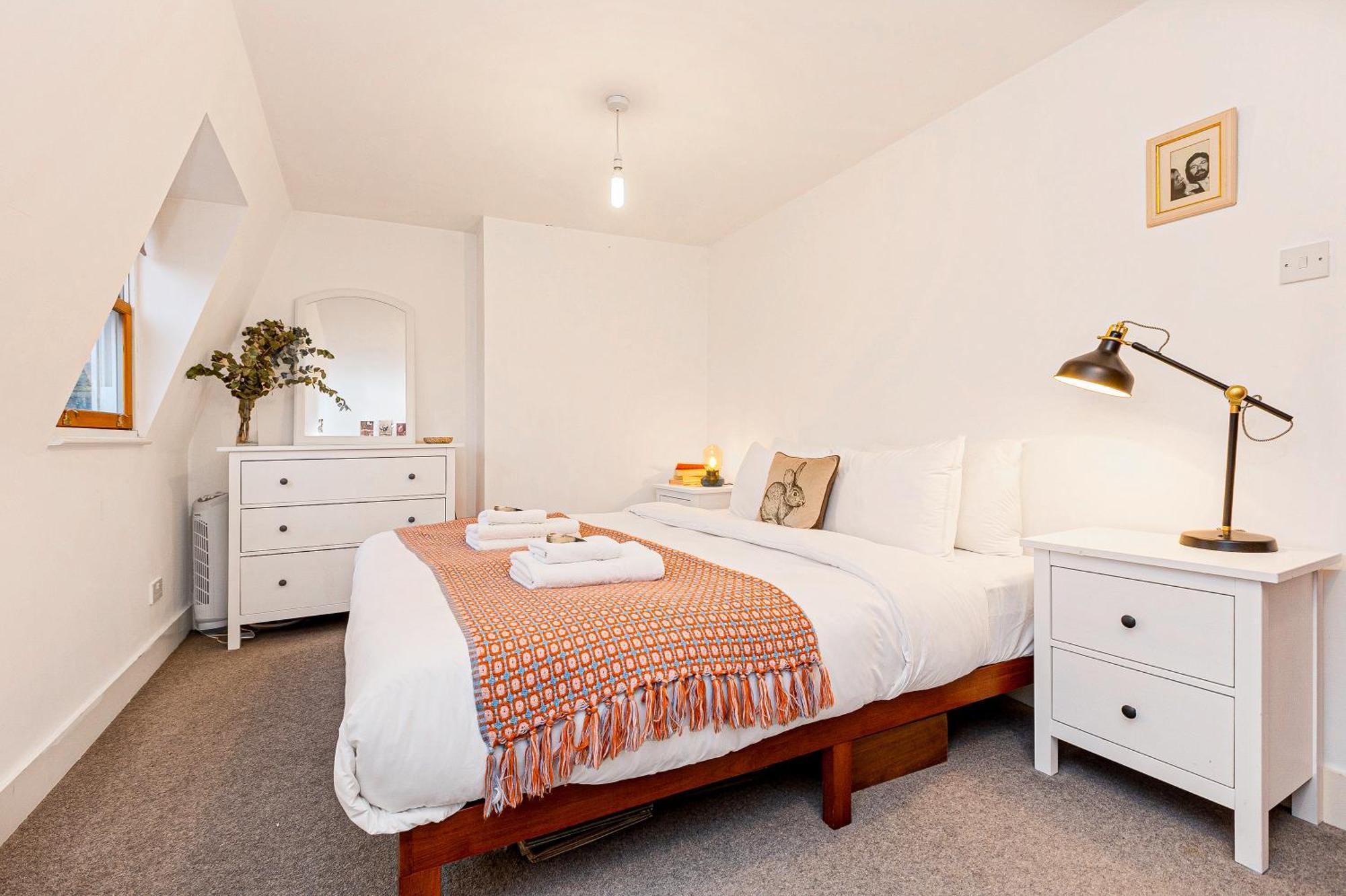 Hébergement de vacances 3br Flat W Garden In West Kensington, 4min Tube Station *