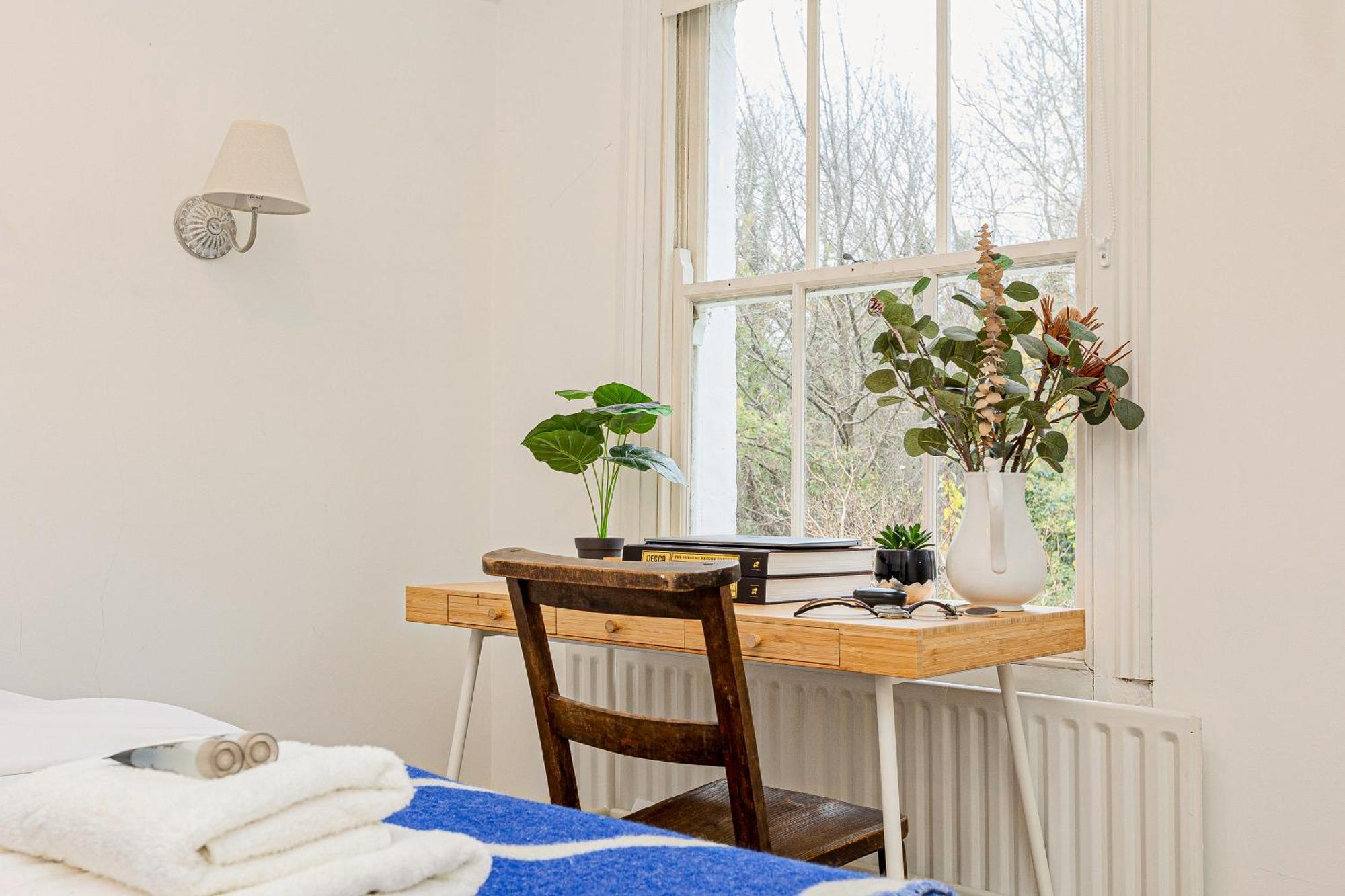 3br Flat W Garden In West Kensington, 4min Tube Station Hébergement de vacances Londres