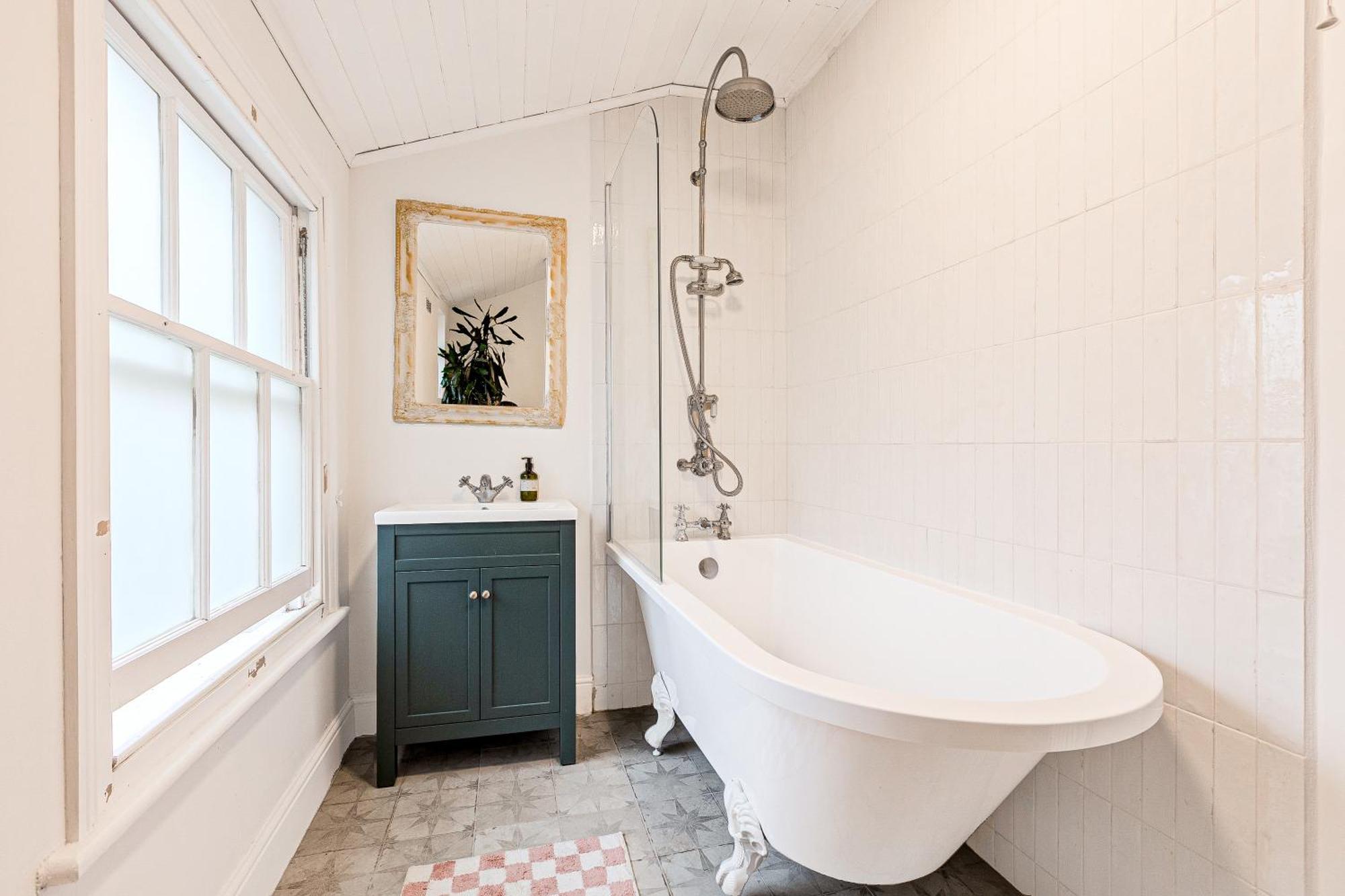 Hébergement de vacances 3br Flat W Garden In West Kensington, 4min Tube Station Londres