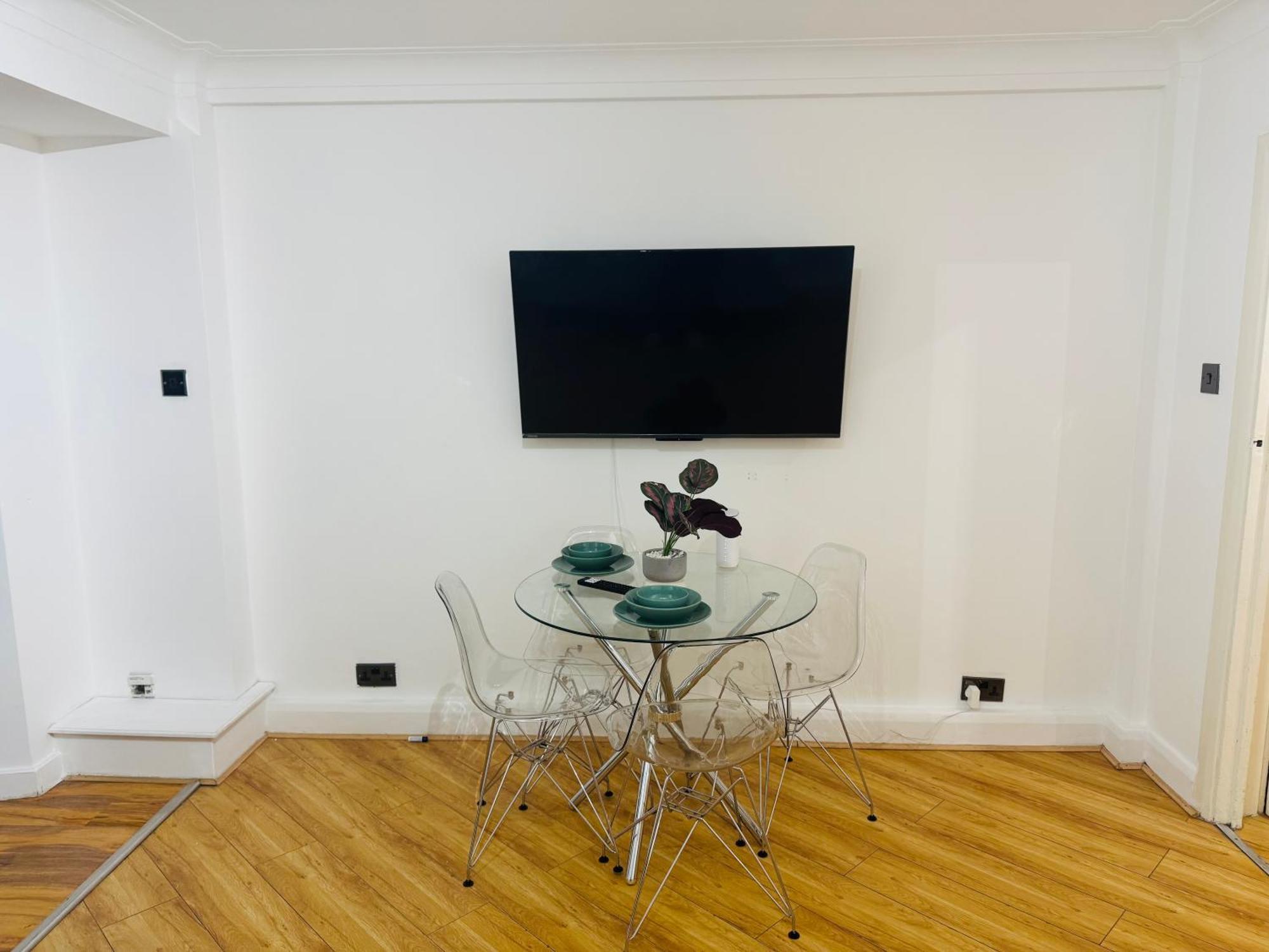 1 Bedroom Flat In *