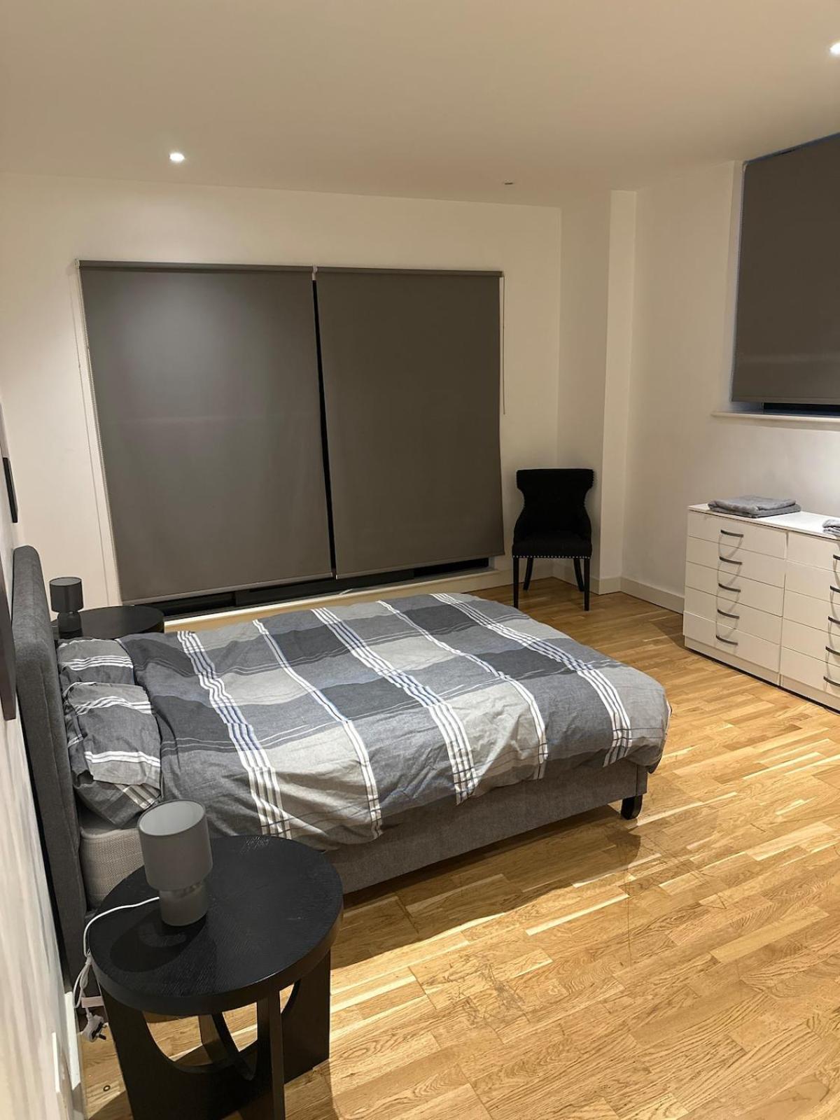 Aldgate East 2 Bedroom Flat * Londres