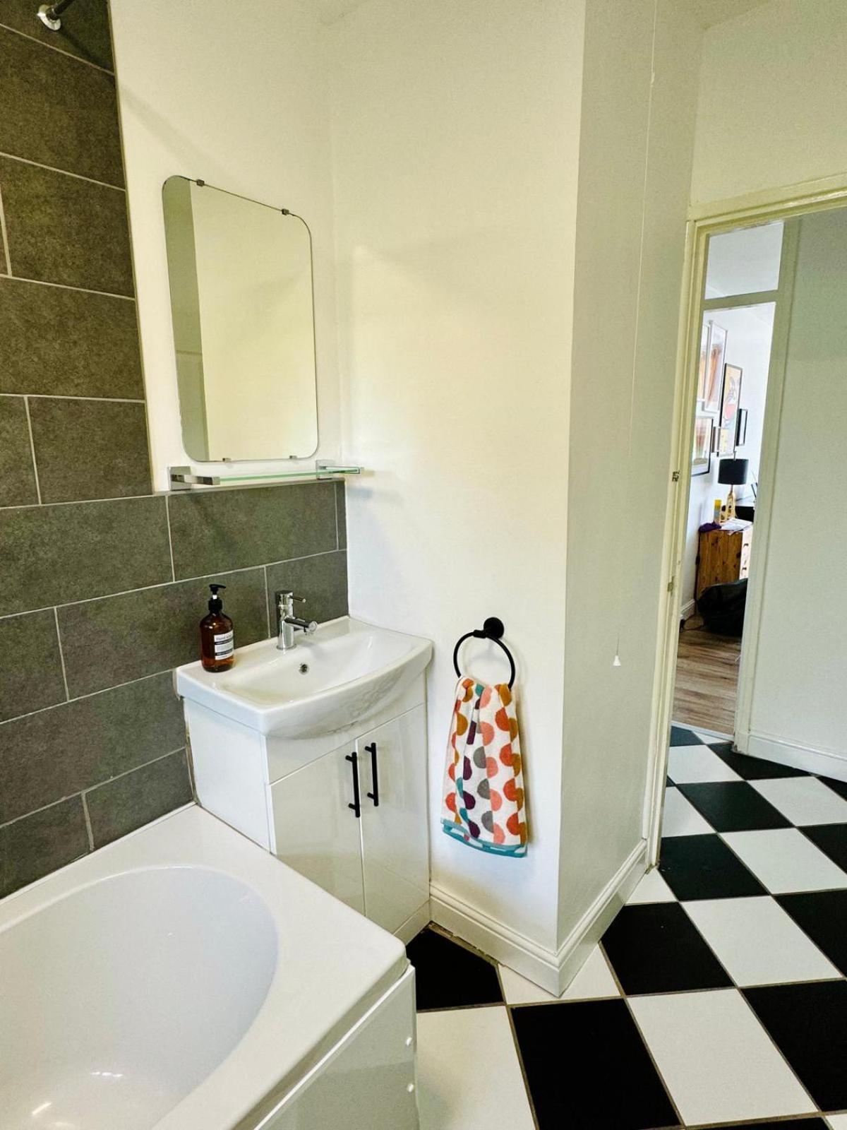 Modern Flat At Selden House * Londres