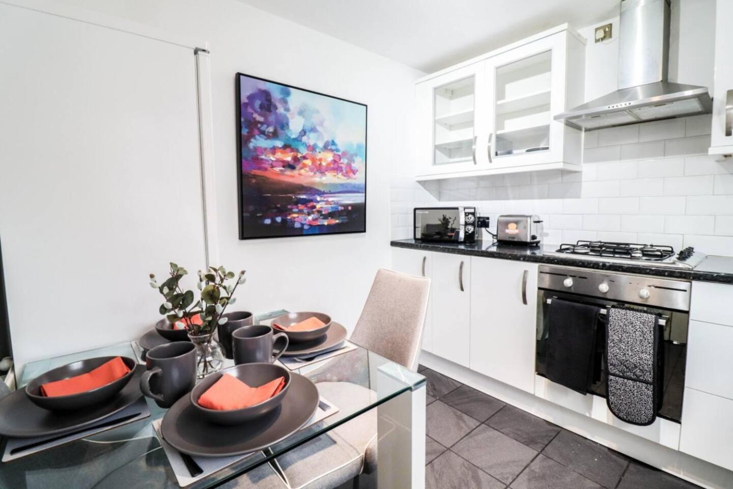 Modern 2br Flat In Bentley House Londres