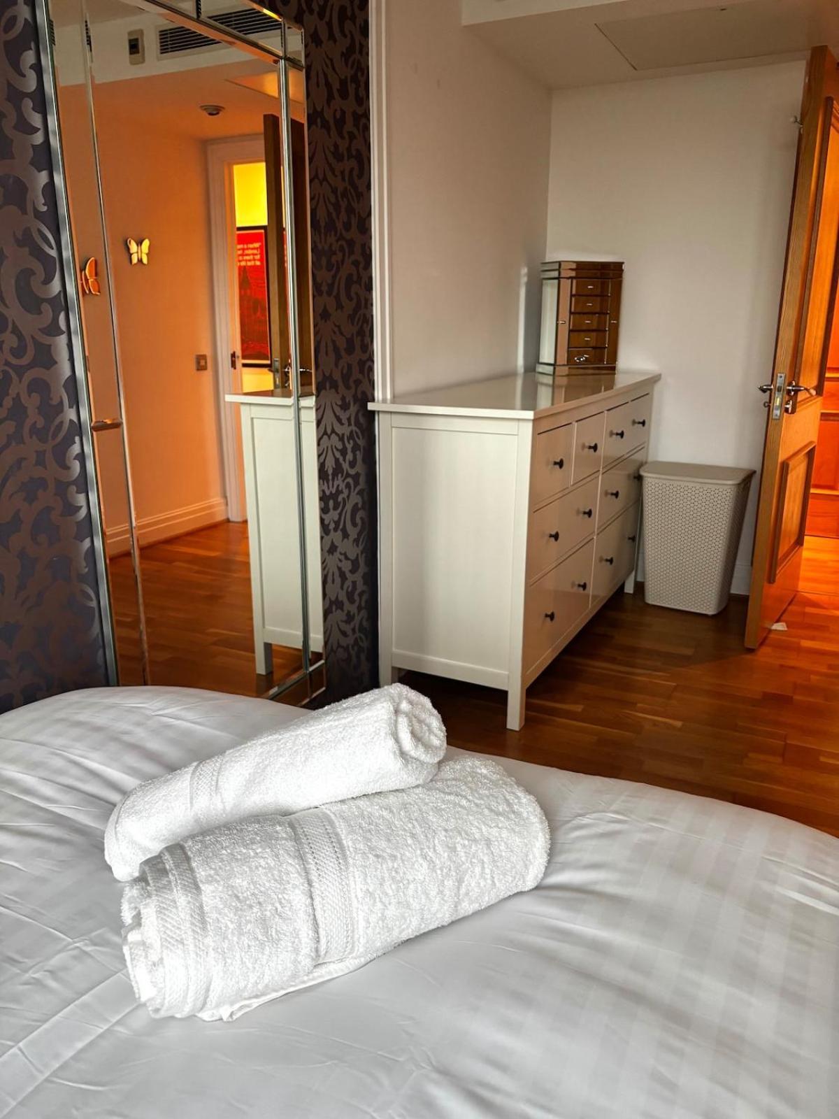 Paddington Lake Side 2bed 2bath Londres