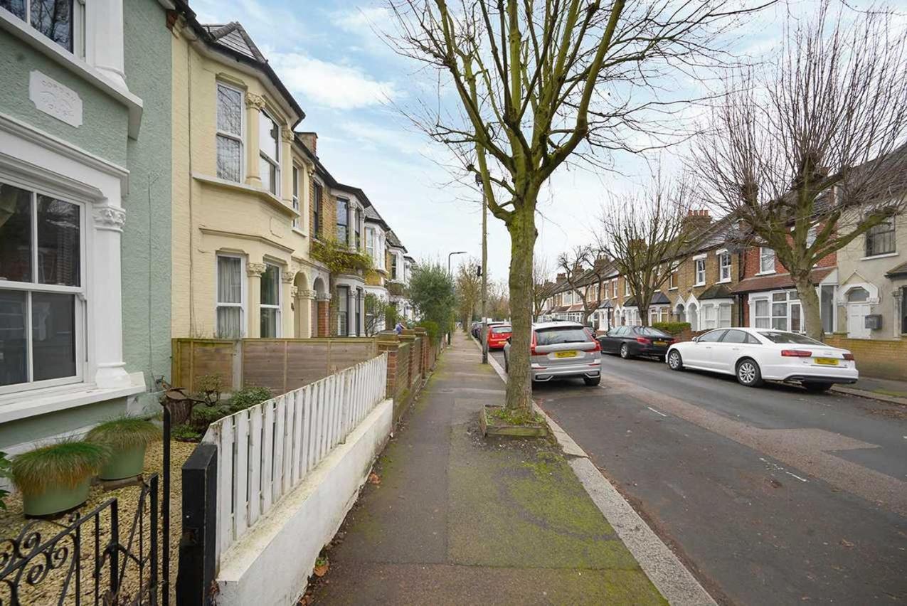 Charming & Modern House In * Londres