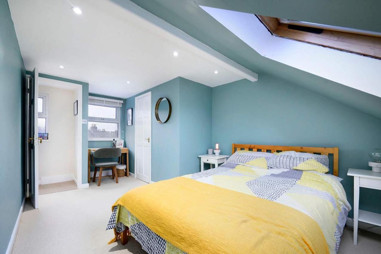Charming & Modern House In Hébergement de vacances *