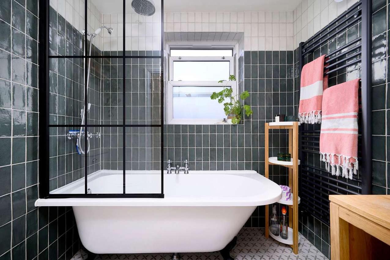 Charming & Modern House In