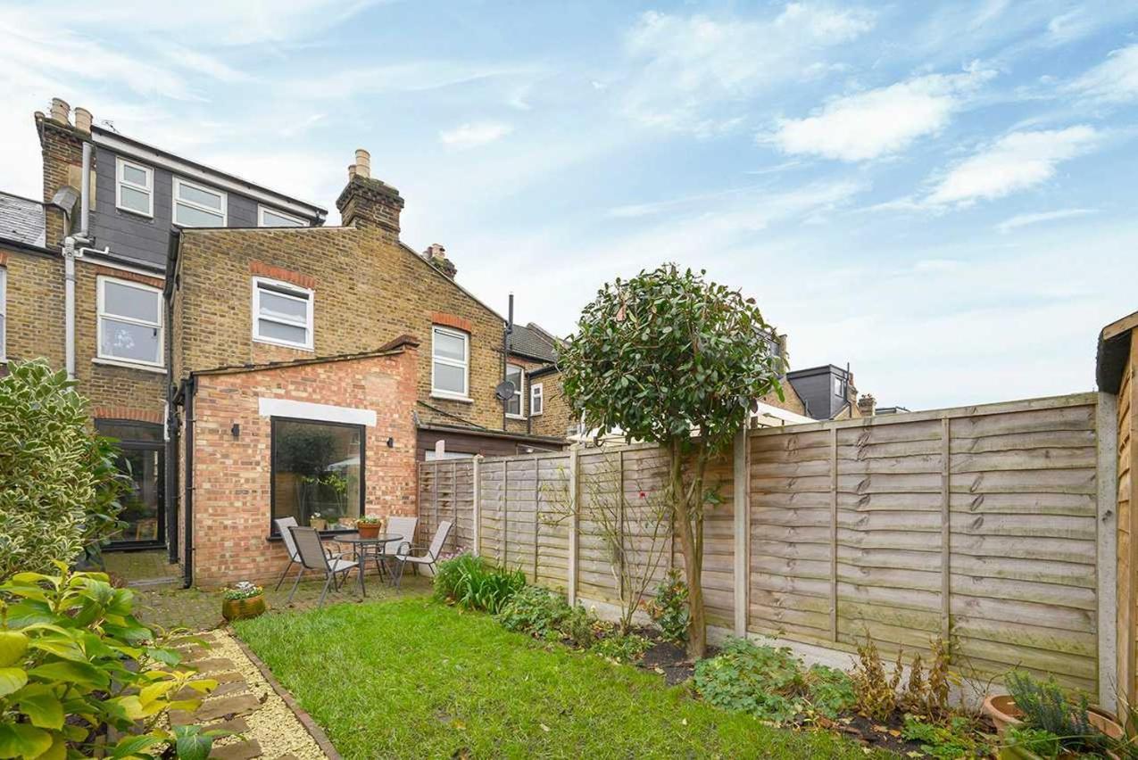 Charming & Modern House In * Londres